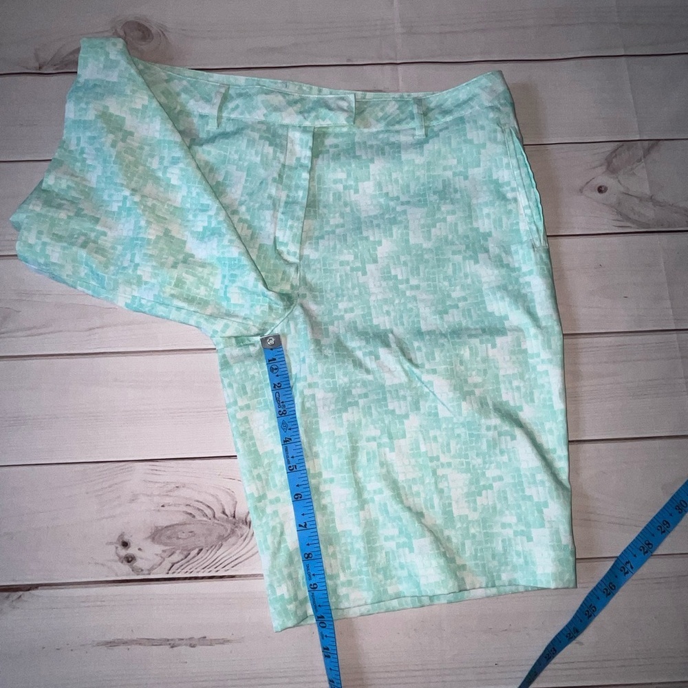 Lady Hagen Golf Shorts Size 10 Aqua Mint Geometric Print Stretchy Flat Front - Picture 5 of 7